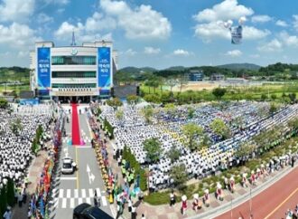 80,000 members of the Shincheonji Church of Jesus gathered for Sunday service astonishes Cheongju, South Korea